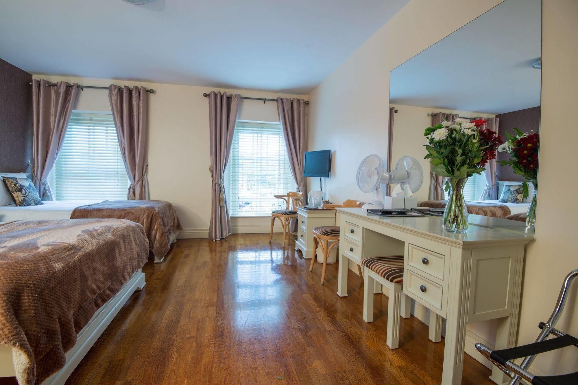 Muskerry Arms Bar And B&B Blarney Exterior photo